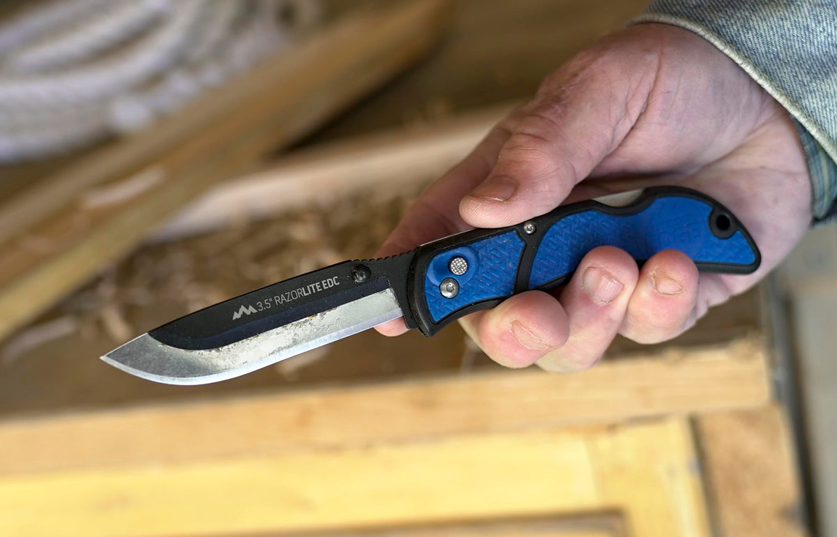 OUTDOOR EDGE 3.5" RazorLite EDC Pocket Knife (Obsidian Black), with Replaceable Blades and Clip, Perfect Carry Knive for Camping, Hunting and Survival, Includes 12 Black Steel Drop Point Blades