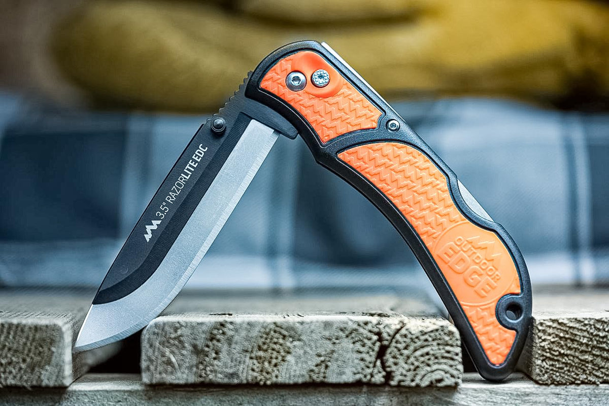 OUTDOOR EDGE 3.5" RazorLite EDC Pocket Knife (Obsidian Black), with Replaceable Blades and Clip, Perfect Carry Knive for Camping, Hunting and Survival, Includes 12 Black Steel Drop Point Blades