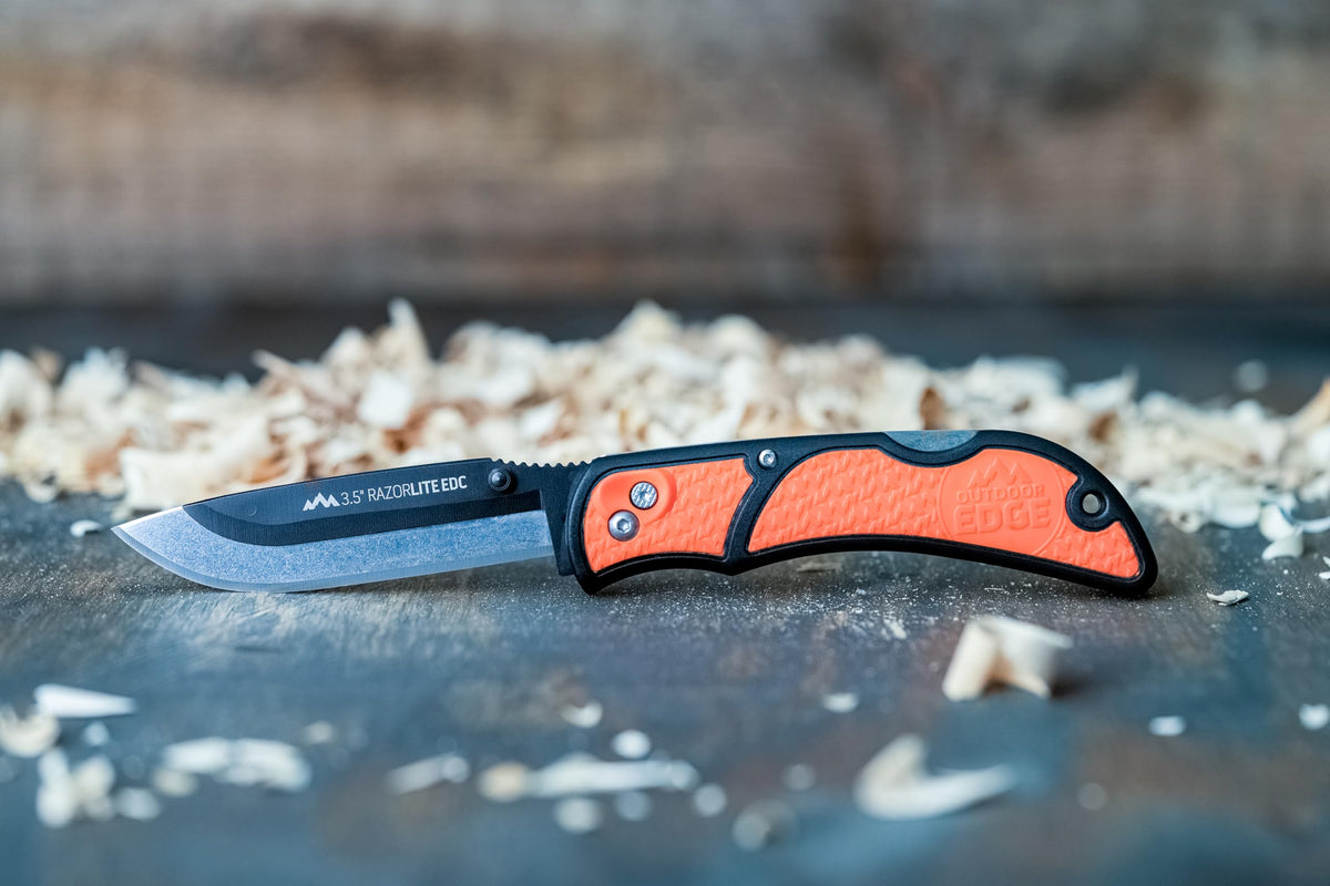 OUTDOOR EDGE 3.5" RazorLite EDC Pocket Knife (Obsidian Black), with Replaceable Blades and Clip, Perfect Carry Knive for Camping, Hunting and Survival, Includes 12 Black Steel Drop Point Blades