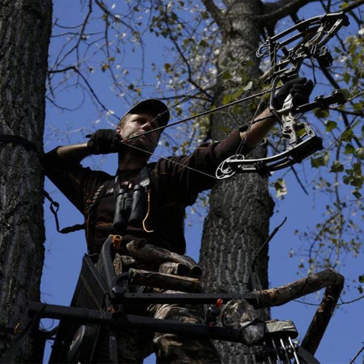 Big Game 1-Person Ladder Tree Stand for Hunting Deer with Seat, Hunter, 18' Tall, Black - Adjustable Climbing Treestand with Platform and Safety Harness for Shooting