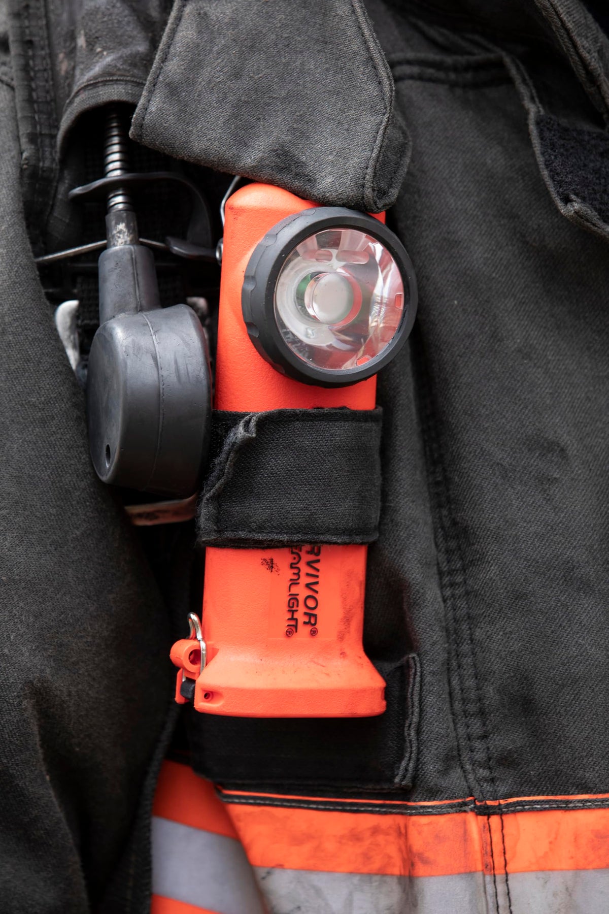 Streamlight 90545 Survivor 175-Lumen Right-Angle Flashlight, Black