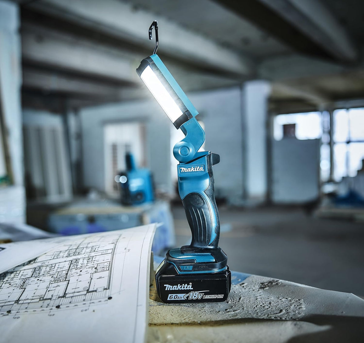 Makita DML801 18V LXT Lithium-Ion Cordless 12 L.E.D. Flashlight, Flashlight Only, Black