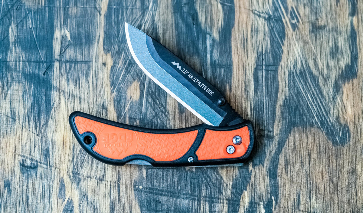 OUTDOOR EDGE 3.5" RazorLite EDC Pocket Knife (Obsidian Black), with Replaceable Blades and Clip, Perfect Carry Knive for Camping, Hunting and Survival, Includes 12 Black Steel Drop Point Blades
